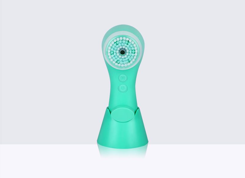 Foaming Facial Cleansing Brush to avoid dry skin