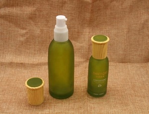 green glass bottle with wood cap environmental protection new skin care product cosmetics packaging