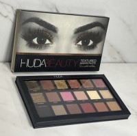 Huda Beauty Textured Shadows Palette Rose Gold Edition